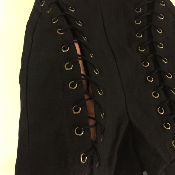 BLACK LACE UP SHORTS - Picture 3 of 5